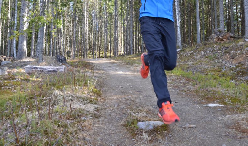 De j**la joggerne! Coronaspredere! De j**la joggerne! Coronaspredere!