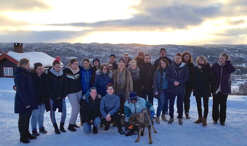 Viktigheten av ungdomstreff! Viktigheten av ungdomstreff!